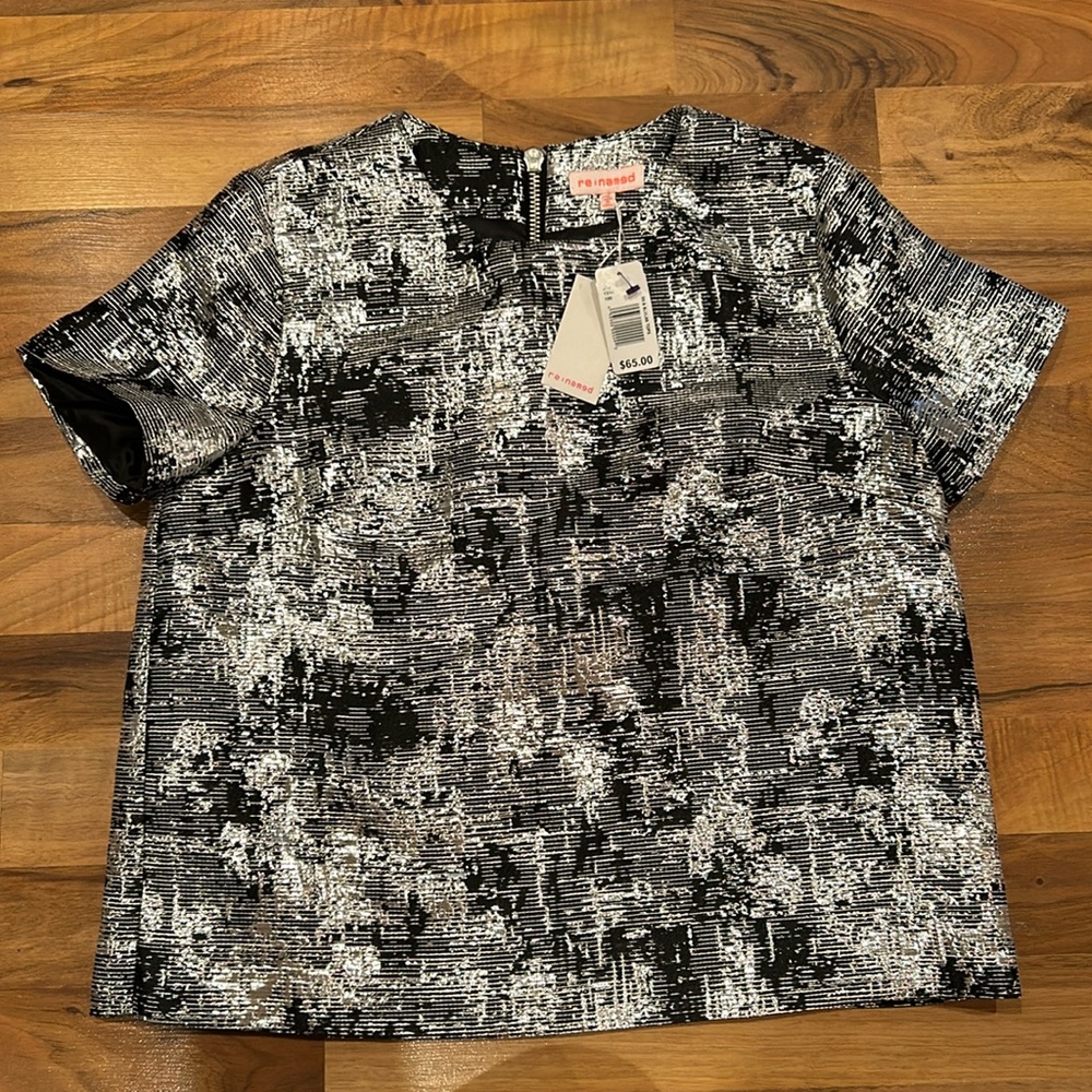 re:named Short Sleeve Top Womens Medium Silver New Metallic Jacquard Zip Back